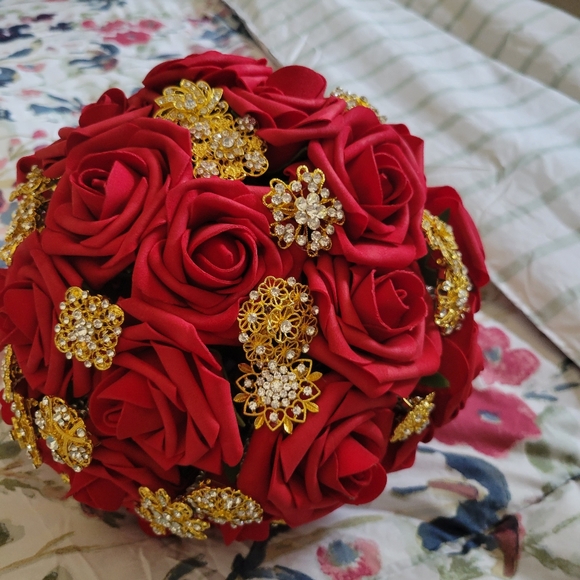 Quinceañera bundle dress size 6 , bouquet red roses and rhinestones, and bear - Picture 6 of 8